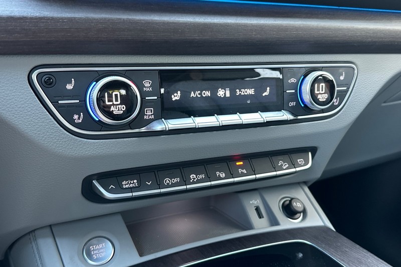 Audi Q5 Vehicle Full-screen Gallery Image 27