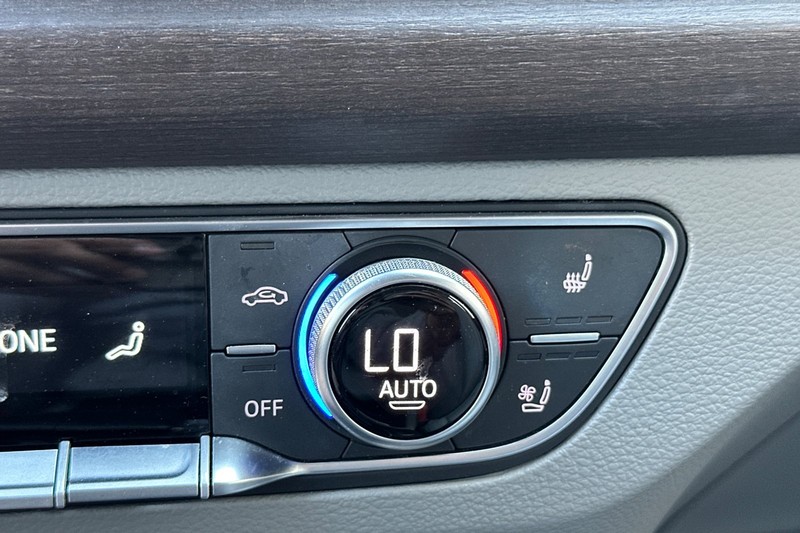 Audi Q5 Vehicle Full-screen Gallery Image 29