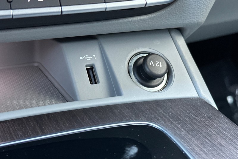 Audi Q5 Vehicle Full-screen Gallery Image 30