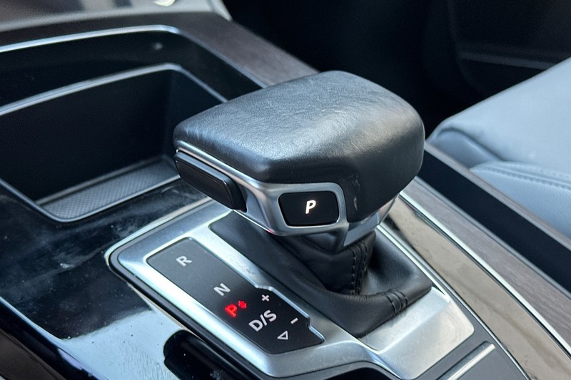 Audi Q5 Vehicle Full-screen Gallery Image 32