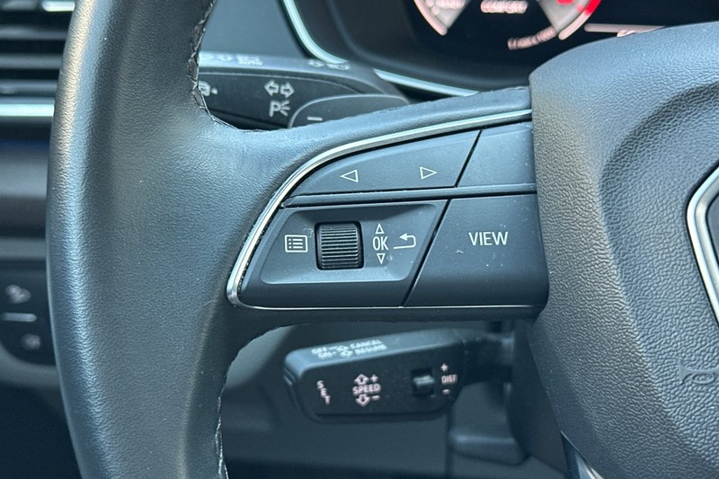 Audi Q5 Vehicle Full-screen Gallery Image 35