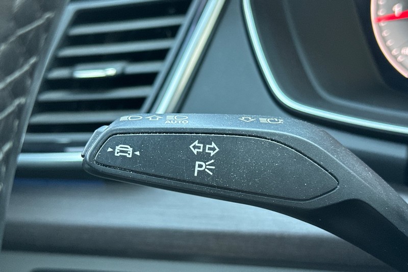 Audi Q5 Vehicle Full-screen Gallery Image 36