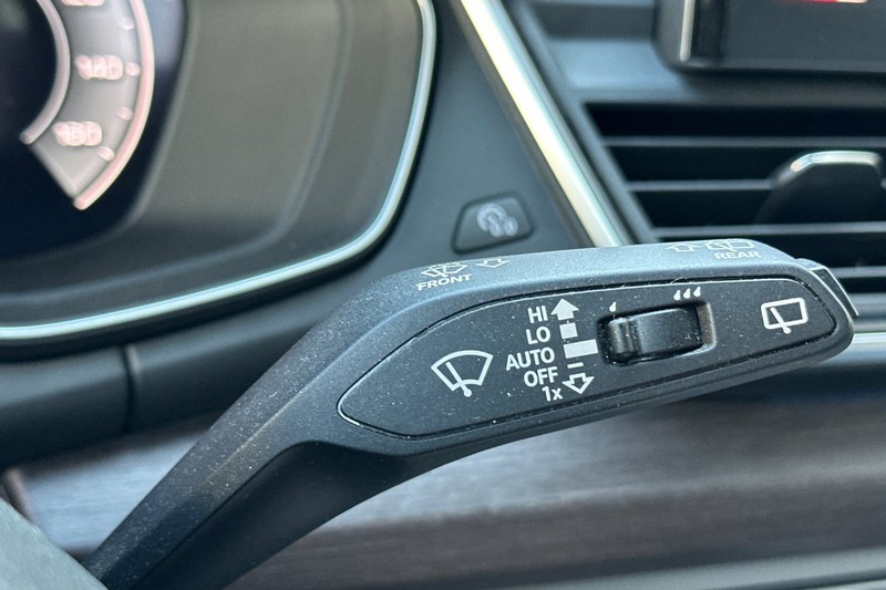 Audi Q5 Vehicle Full-screen Gallery Image 38