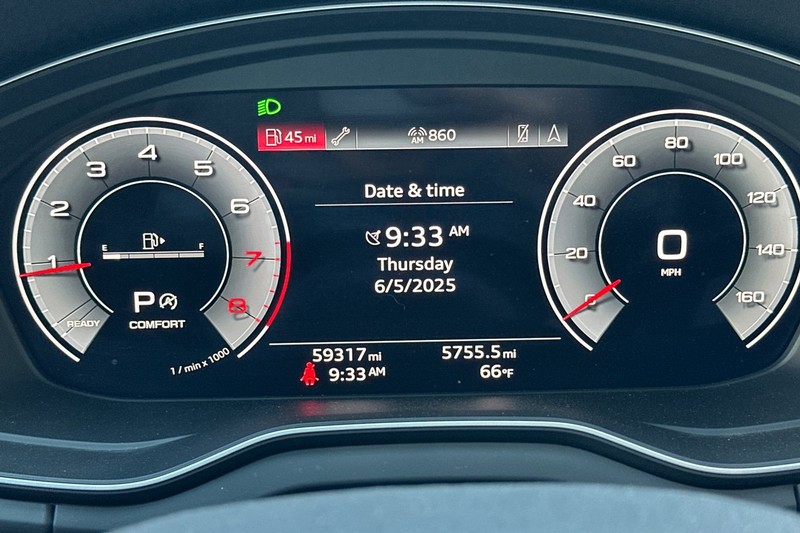 Audi Q5 Vehicle Full-screen Gallery Image 39