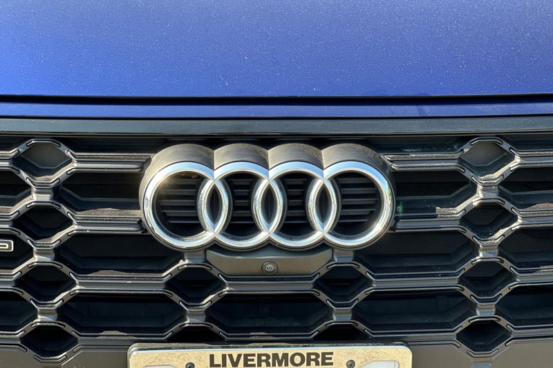 Audi Q5 Vehicle Full-screen Gallery Image 47