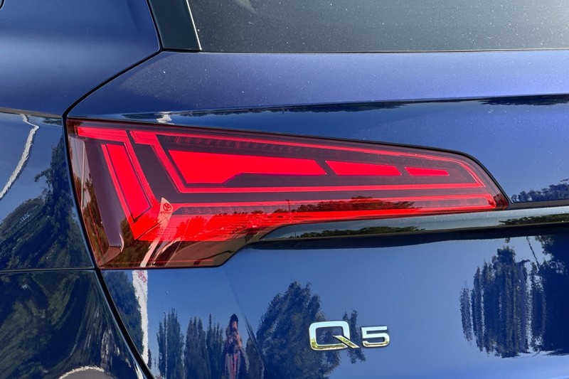 Audi Q5 Vehicle Full-screen Gallery Image 48