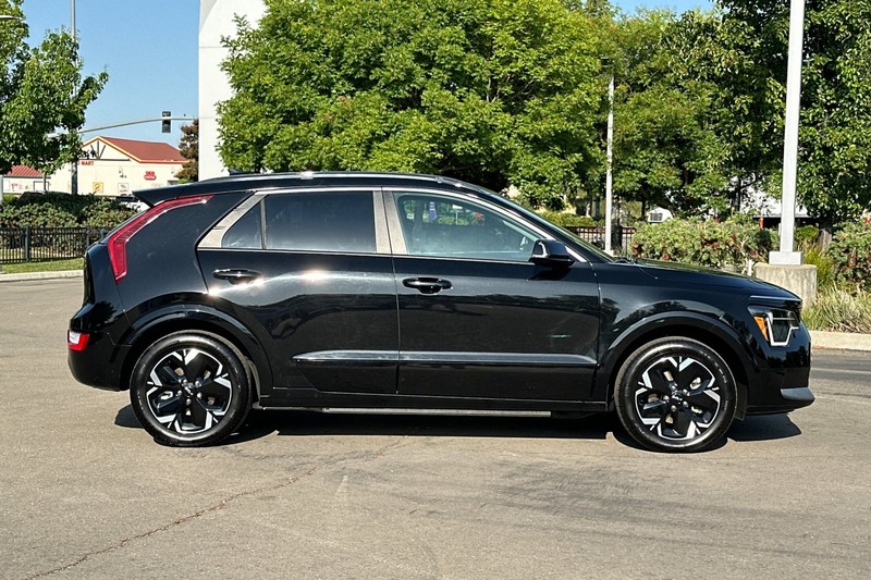 Kia Niro EV Vehicle Full-screen Gallery Image 03