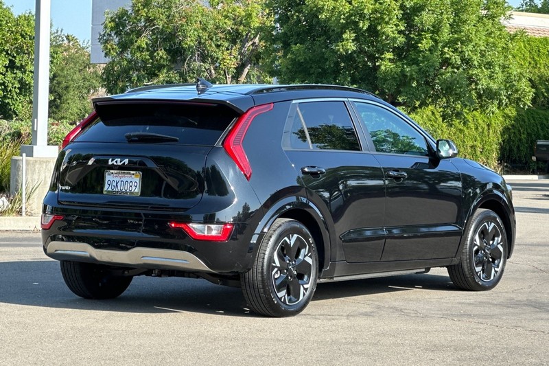 Kia Niro EV Vehicle Full-screen Gallery Image 04