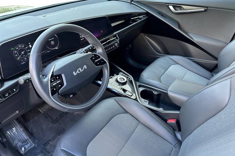 Kia Niro EV Vehicle Full-screen Gallery Image 10