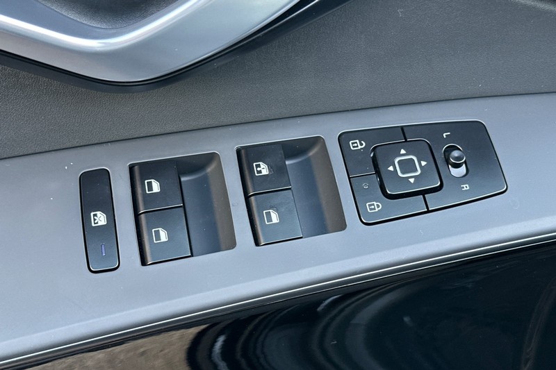 Kia Niro EV Vehicle Full-screen Gallery Image 12