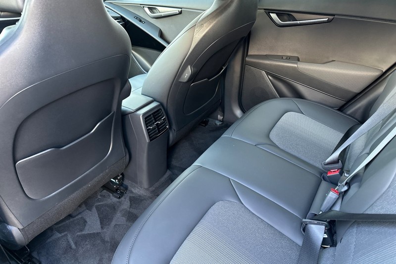 Kia Niro EV Vehicle Full-screen Gallery Image 14