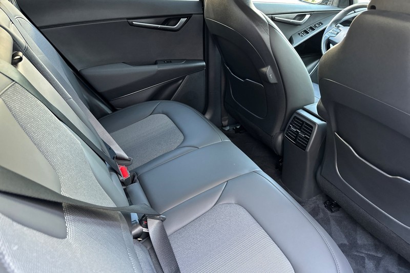 Kia Niro EV Vehicle Full-screen Gallery Image 18