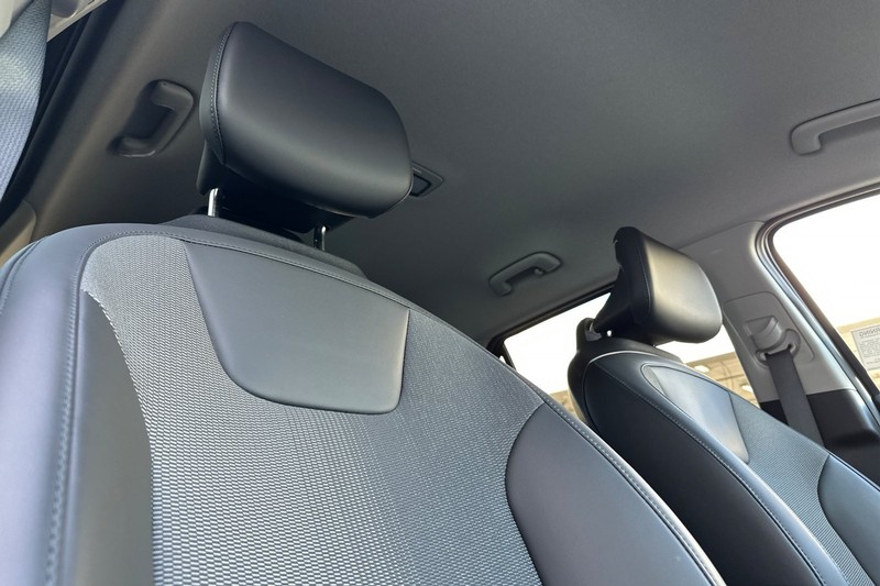 Kia Niro EV Vehicle Full-screen Gallery Image 20