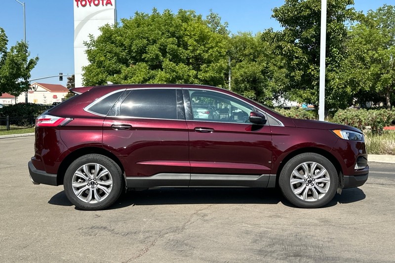 Ford Edge Vehicle Full-screen Gallery Image 03