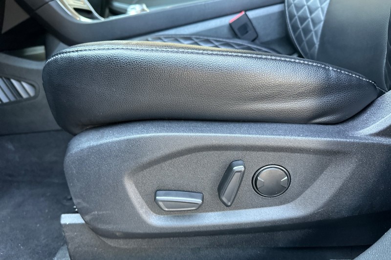 Ford Edge Vehicle Full-screen Gallery Image 13