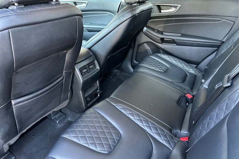 Ford Edge Vehicle Full-screen Gallery Image 14