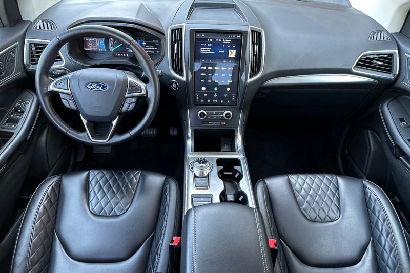 Ford Edge Vehicle Full-screen Gallery Image 15