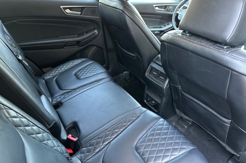 Ford Edge Vehicle Full-screen Gallery Image 17