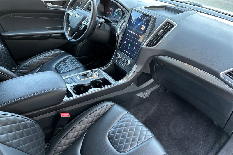 Ford Edge Vehicle Full-screen Gallery Image 18