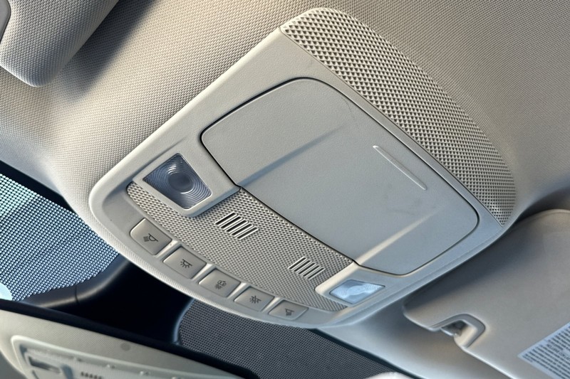 Ford Edge Vehicle Full-screen Gallery Image 24