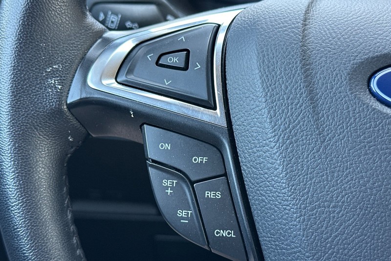 Ford Edge Vehicle Full-screen Gallery Image 34