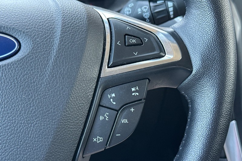 Ford Edge Vehicle Full-screen Gallery Image 36
