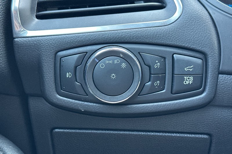 Ford Edge Vehicle Full-screen Gallery Image 40