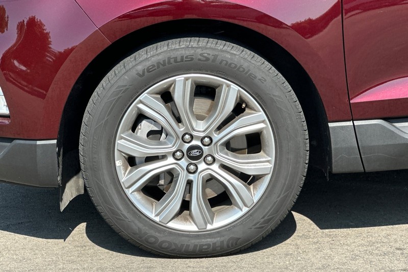 Ford Edge Vehicle Full-screen Gallery Image 42