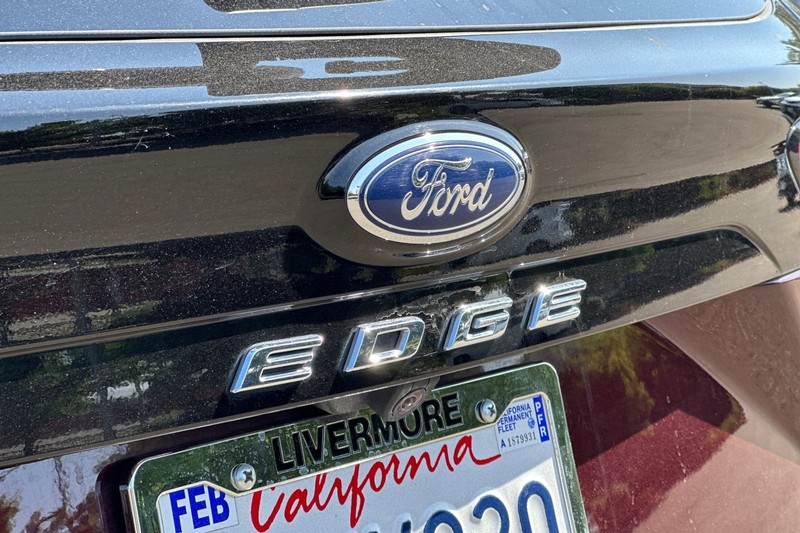 Ford Edge Vehicle Full-screen Gallery Image 48