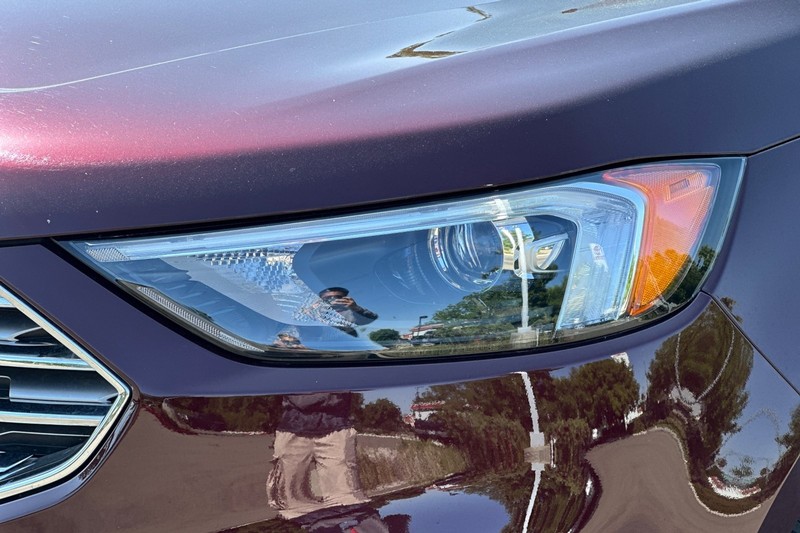 Ford Edge Vehicle Full-screen Gallery Image 49