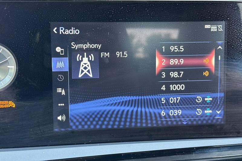 Lexus ES Vehicle Full-screen Gallery Image 25