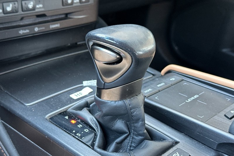 Lexus ES Vehicle Full-screen Gallery Image 30