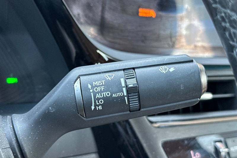 Lexus ES Vehicle Full-screen Gallery Image 36