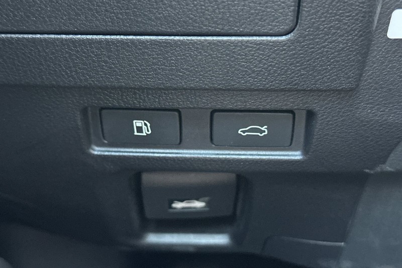 Lexus ES Vehicle Full-screen Gallery Image 39