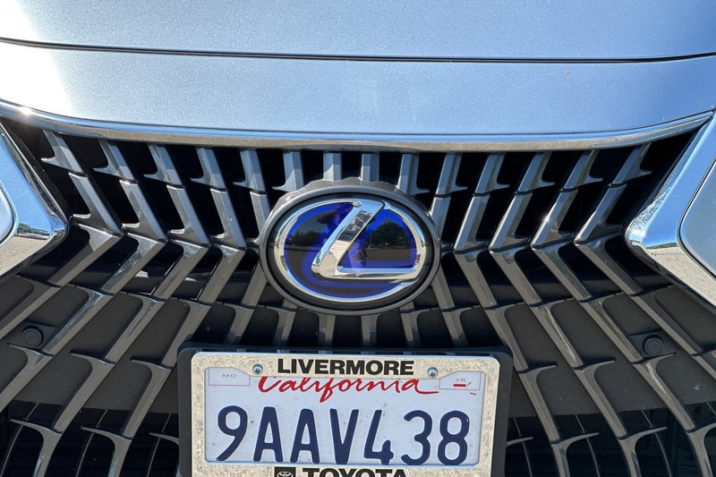 Lexus ES Vehicle Full-screen Gallery Image 43