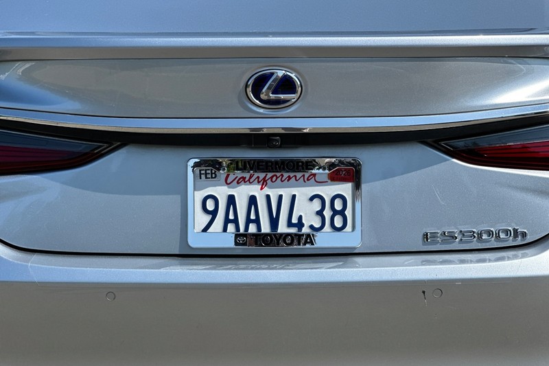 Lexus ES Vehicle Full-screen Gallery Image 45