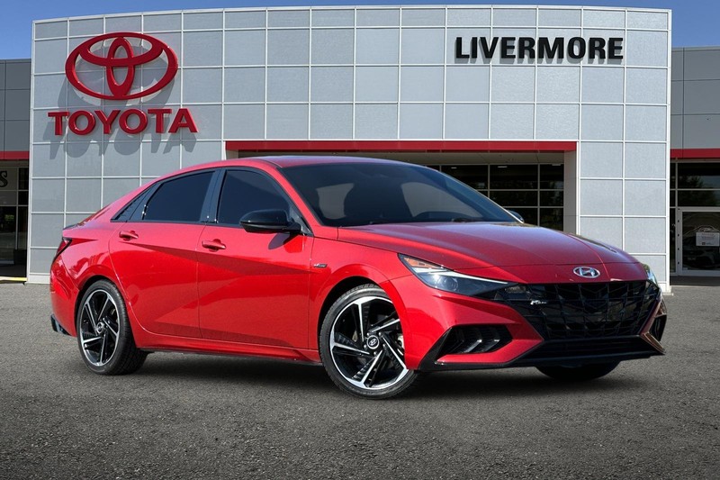 Hyundai Elantra Vehicle Full-screen Gallery Image 02