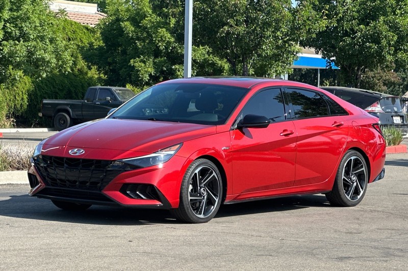 Hyundai Elantra Vehicle Full-screen Gallery Image 08