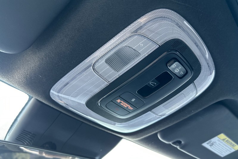 Hyundai Elantra Vehicle Full-screen Gallery Image 23