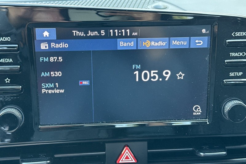 Hyundai Elantra Vehicle Full-screen Gallery Image 25