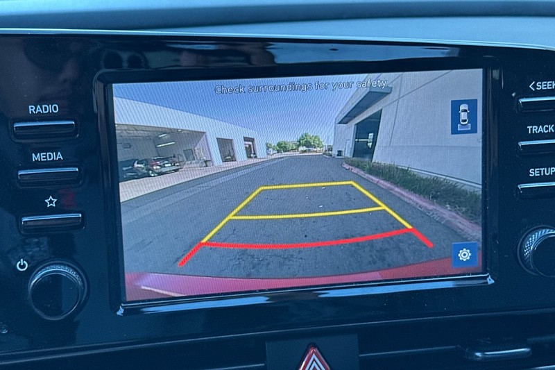 Hyundai Elantra Vehicle Full-screen Gallery Image 26