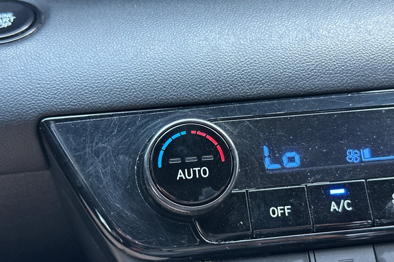 Hyundai Elantra Vehicle Full-screen Gallery Image 28