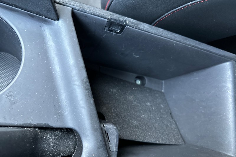 Hyundai Elantra Vehicle Full-screen Gallery Image 31