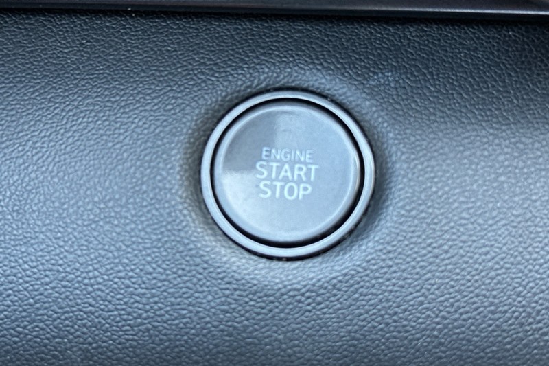 Hyundai Elantra Vehicle Full-screen Gallery Image 33