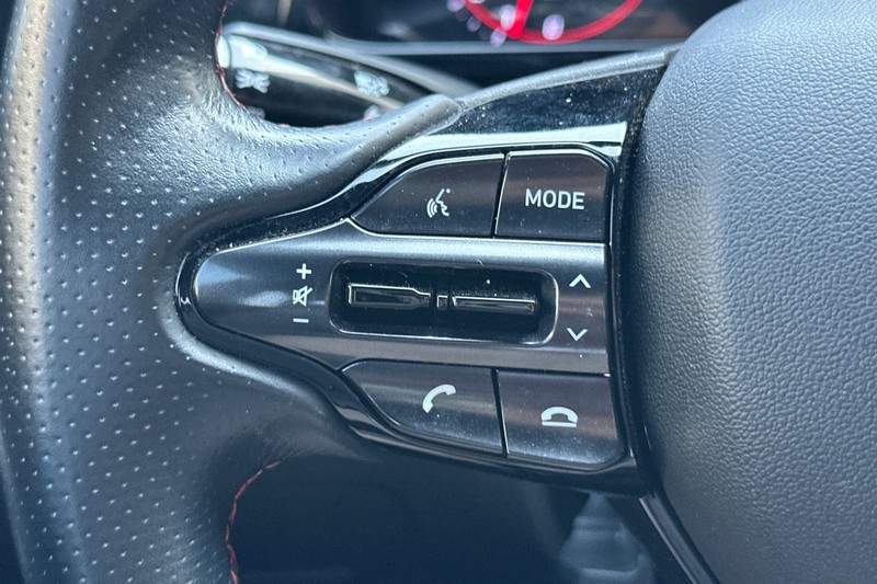 Hyundai Elantra Vehicle Full-screen Gallery Image 35