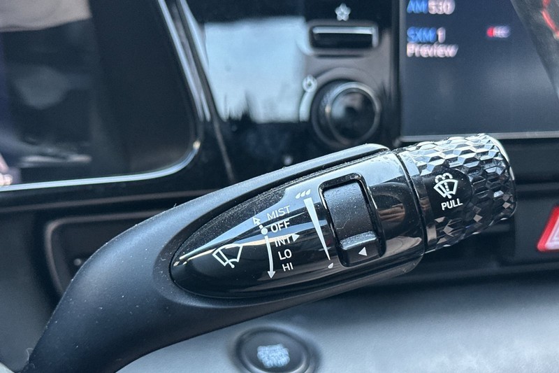 Hyundai Elantra Vehicle Full-screen Gallery Image 38