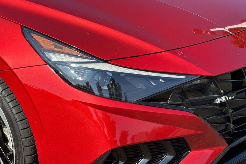 Hyundai Elantra Vehicle Full-screen Gallery Image 43