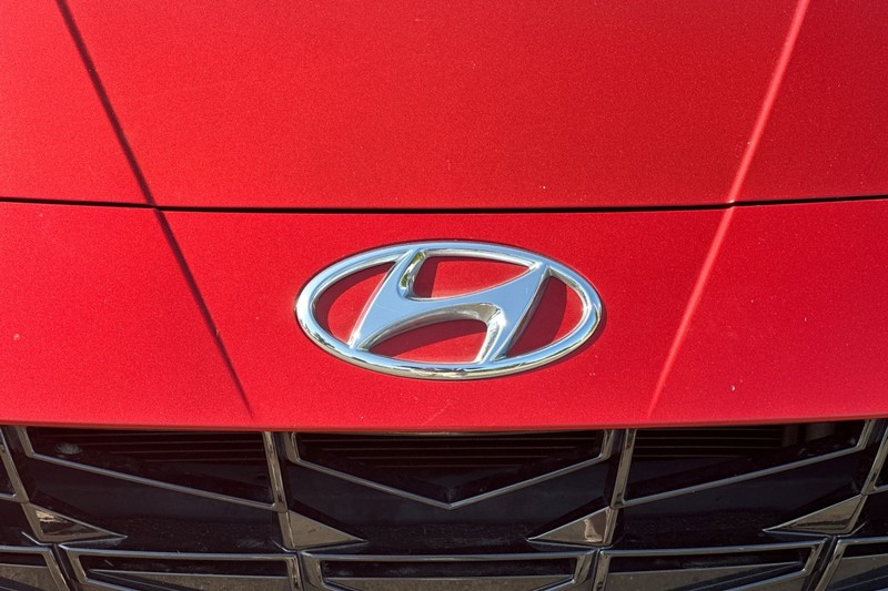 Hyundai Elantra Vehicle Full-screen Gallery Image 44