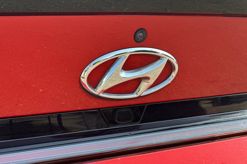 Hyundai Elantra Vehicle Full-screen Gallery Image 48