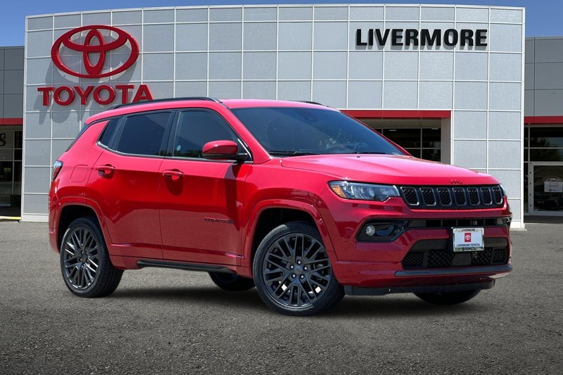 Jeep Compass Vehicle Full-screen Gallery Image 02